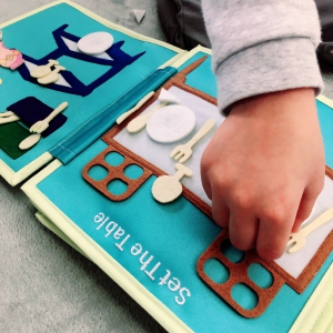Mommy's Little Helper Book 媽媽的小幫手